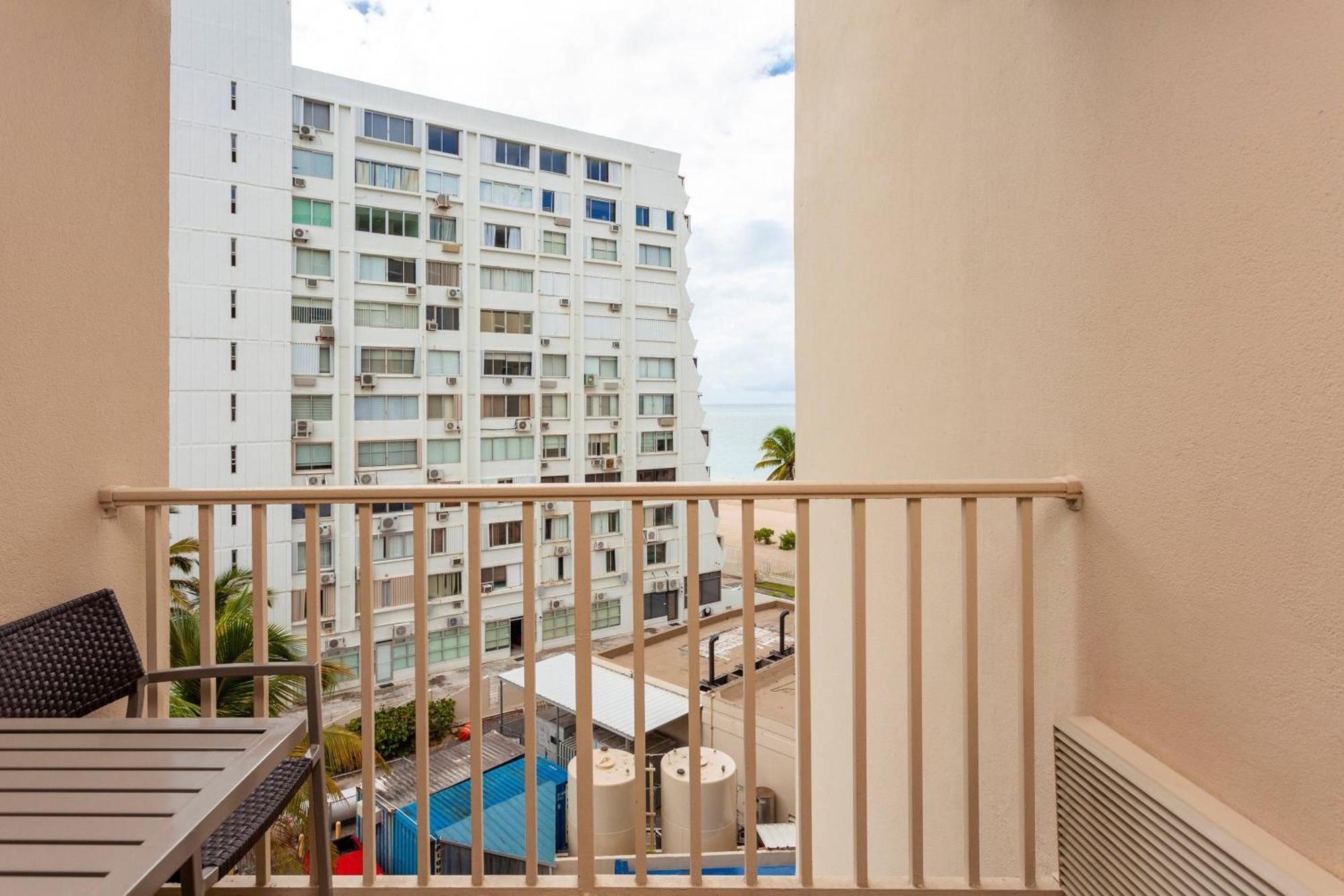 Courtyard By Marriott Isla Verde Beach Resort San Juan Exterior foto